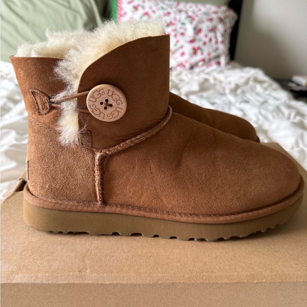 Mini Bailey Button ll ugg